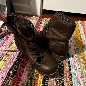 pretty word size 8 brown leather lace up boots